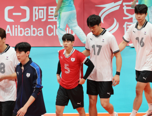 남자배구, 최악의 출발…랭킹 73위 인도에게 풀세트 접전 끝 패배