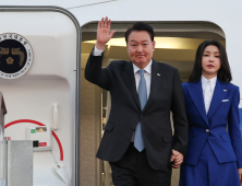 윤석열 대통령, 뉴욕 순방 귀국…충남 공주 대백제전 찾아