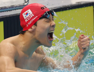 지유찬, 50m 아시아 신기록 세우고 금메달 획득