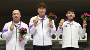 남자 사격 러닝 타깃, 정상전 이어 혼합전서도 단체 금메달