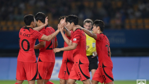 한국 축구, 개최국 중국과 8강전…걱정거리도 한가득