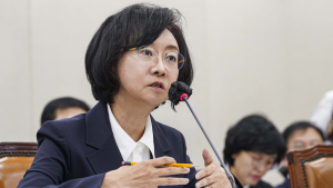 질의 답하는 오유경 식품의약품안전처 처장
