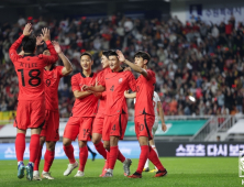 ‘김민재·황희찬 연속골’ 한국, 베트남에 전반전 2대 0 리드