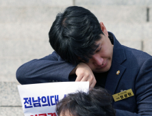 '전남에 의대 세워달라' 눈물 흘리는 정광현 시의원 