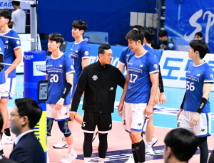 남자부 이변의 연속…부진하는 현대캐피탈, 비상 꿈꾸는 우리카드·삼성화재