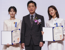 아이유·한지민 '금융의 날' 표창 수상