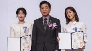 아이유·한지민 '금융의 날' 표창 수상