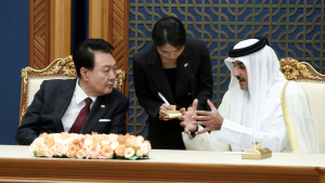 尹, 카타르 국왕과 정상회담서 관계 격상 합의…5조원 LNG 운반선 건조 계약