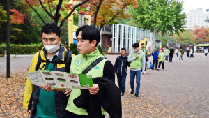 “시각 장애인과 단풍 나들이” 가을길 함께 걸어요