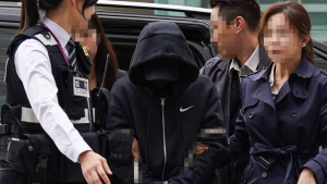 모자와 마스크로 얼굴 가린 전청조 '묵묵부답' 