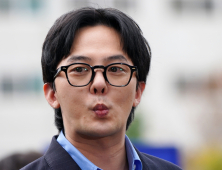 '마약 투약 혐의' 지드래곤, 논현경찰서 출석