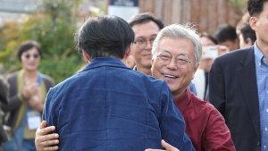 조국 끌어안은 문재인 전 대통령 