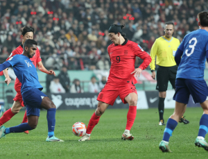 득점 불운 이겨낸 한국, 조규성 선제골로 싱가포르전 전반전 1대 0 리드