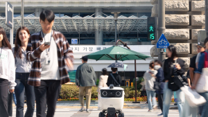 테헤란로 달리는 배민 로봇…“생각보다 괜찮네” [가봤더니]