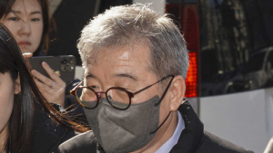 '묵묵부답' 영장심사 출석하는 장하원