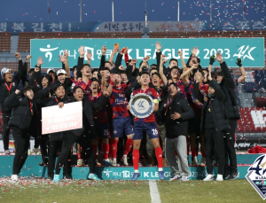마지막 경기서 바뀐 운명…김천, 부산 제치고 기적의 역전 우승