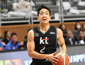 ‘허훈·배스 맹활약’ KT, 숨막히는 공방전 끝에 3연승 질주
