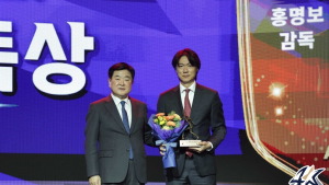 2연속 감독상 받은 홍명보 “후보 오른 감독들, 수상 자격 충분해”