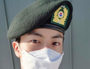 BTS 진, 또 조기 진급 “병장 김석진”