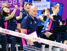 흥국생명 9연승 이끈 아본단자 감독 “리드한 경기”