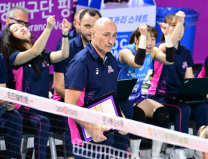 흥국생명 9연승 이끈 아본단자 감독 “리드한 경기”