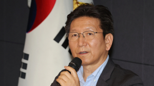 “엄마들 브런치 즐기려 소아과 오픈런” 의협연구원장 막말 논란