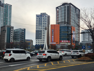 대규모 정전에 시민 불안 가중…한전 “경영난과 관계 없어”