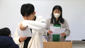'내 점수는?' 수능 성적표 배부 