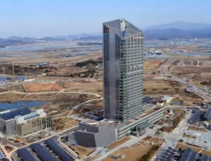전력도매가 하향 안정화…‘누적적자 45조원’ 한전, 숨통 트이나