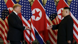 “트럼프, 북핵동결-제재완화 검토”…트럼프 “가짜뉴스”