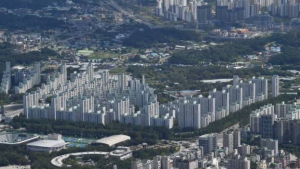 아파트값 하락 전환하나…거래 위축에 악성 미분양 ‘이중고’