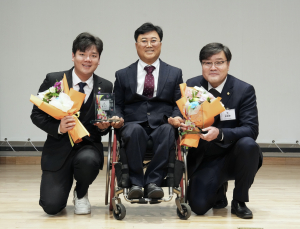 연제창·김현규 포천시의원,  '장애인 권리 증진' 우수의원 감사패 수상