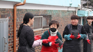 국민의힘 전북도당, 매서운 한파에 연탄배달 봉사