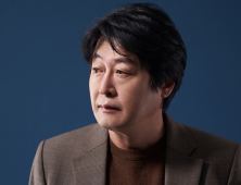 ‘노량’ 김윤석 “성웅 아닌 인간 이순신에 집중했죠”