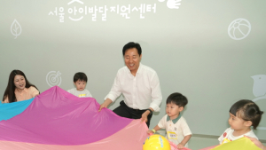 저출생 해결 한목소리...“모든 시스템, 아이 중심으로 재편해야”