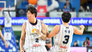 시행착오 겪는 '슈퍼팀' KCC, 어디까지 올라갈까