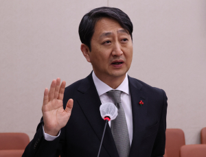 반도체 日 추격에…안덕근 “기술개발·투자 적극 챙길 것”