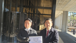 “이재명, 수술 새치기했다”…고발장 꺼내든 의사들 