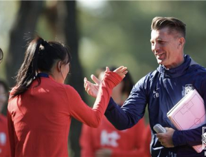 벨 감독·신만길 AFC 부총장, 축구종합센터 건립에 각각 1000만원 기부