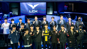 티켓값 올리고 팬미팅 중단한 LCK, 선수들 비판 직면해