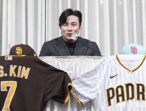 美 매체 “김하성, 2025 FA 랭킹 6위…SD 연장계약 가능성 있어”