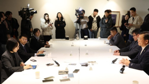 ‘의대 증원 의견’ 요청한 정부에 의협 “회의해서 결론내자”