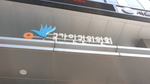“학생 휴대전화 수거 금지”…인권위 권고, 또 ‘불수용’