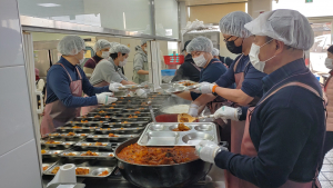 여수광양항만공사, 무료급식소 봉사활동...지역사회 온기 나눠