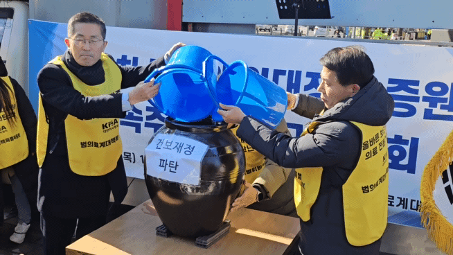 ‘밑 빠진 독’ 들고 온 의사들…“의대 증원, 건보재정 파탄”