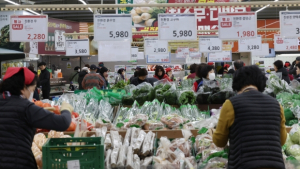 온라인 확대에 판매 종사자, 10년간 45만명 줄었다