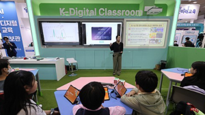 내년 도입 앞둔 AI 교과서, 어떻게 활용할까…교사들 모여 토론