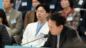 “약 배송 아쉽다” 尹 한마디에…비대면진료 규제 풀릴까