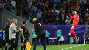 [속보] 손흥민 프리킥 역전골…한국 2-1 호주