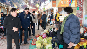 진병영 함양군수, 전통시장 민생 행보 이어가 [함양소식]
